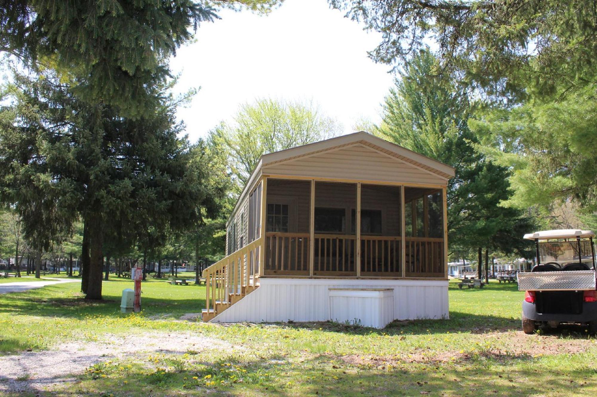 Plymouth Rock Camping Resort Deluxe Cottage Elkhart Lake Room photo