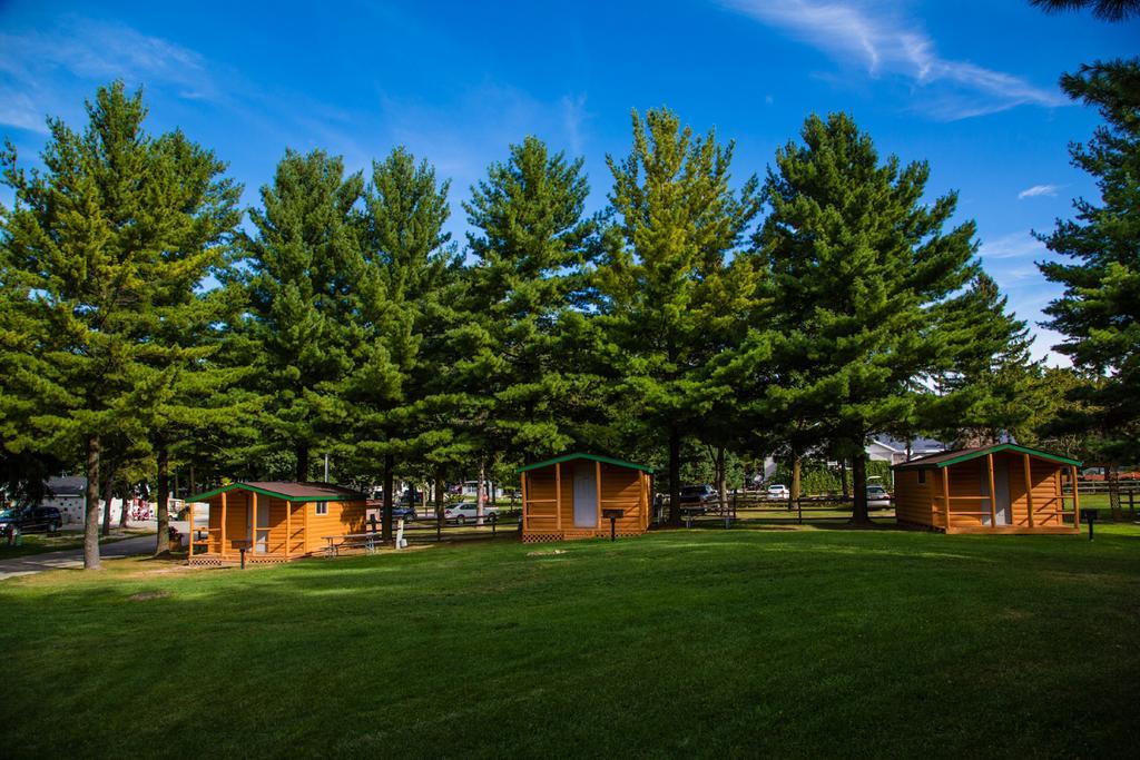 Plymouth Rock Camping Resort Deluxe Cottage Elkhart Lake Exterior photo