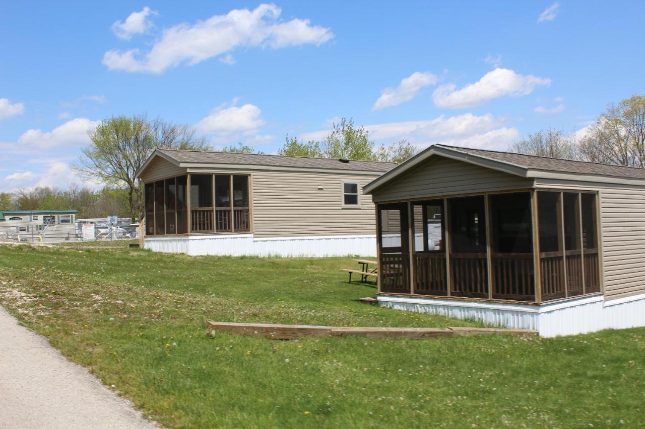 Plymouth Rock Camping Resort Deluxe Cottage Elkhart Lake Exterior photo